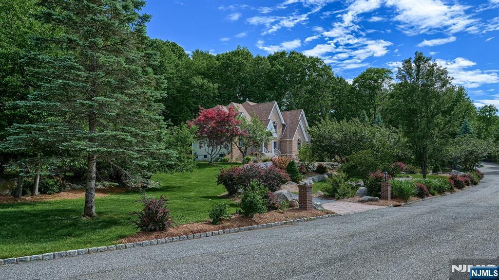 26 Stonehedge Drive Property Photo 4