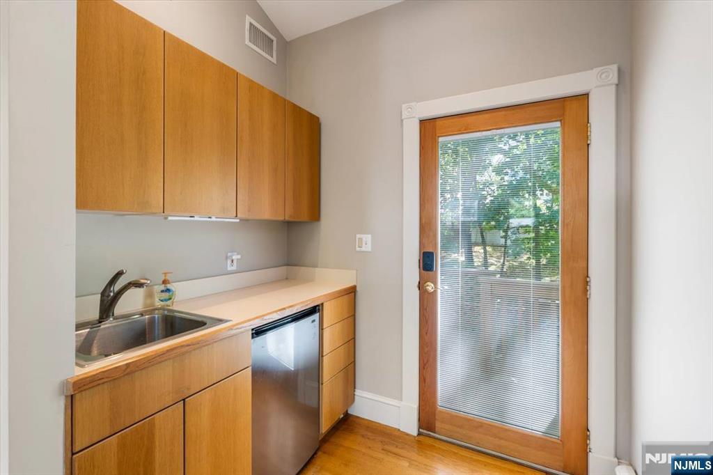 194 Christie Heights Street Property Photo 12
