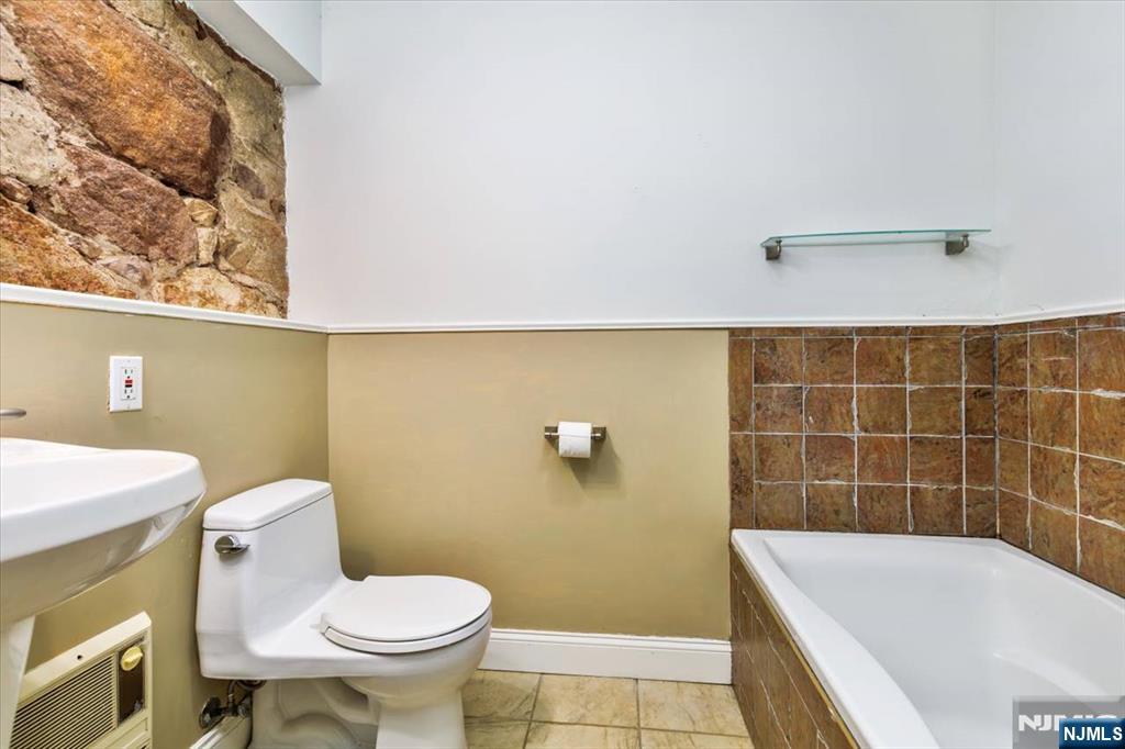 194 Christie Heights Street Property Photo 32