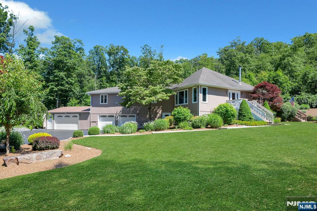 1034 Green Pond Road Property Photo 1