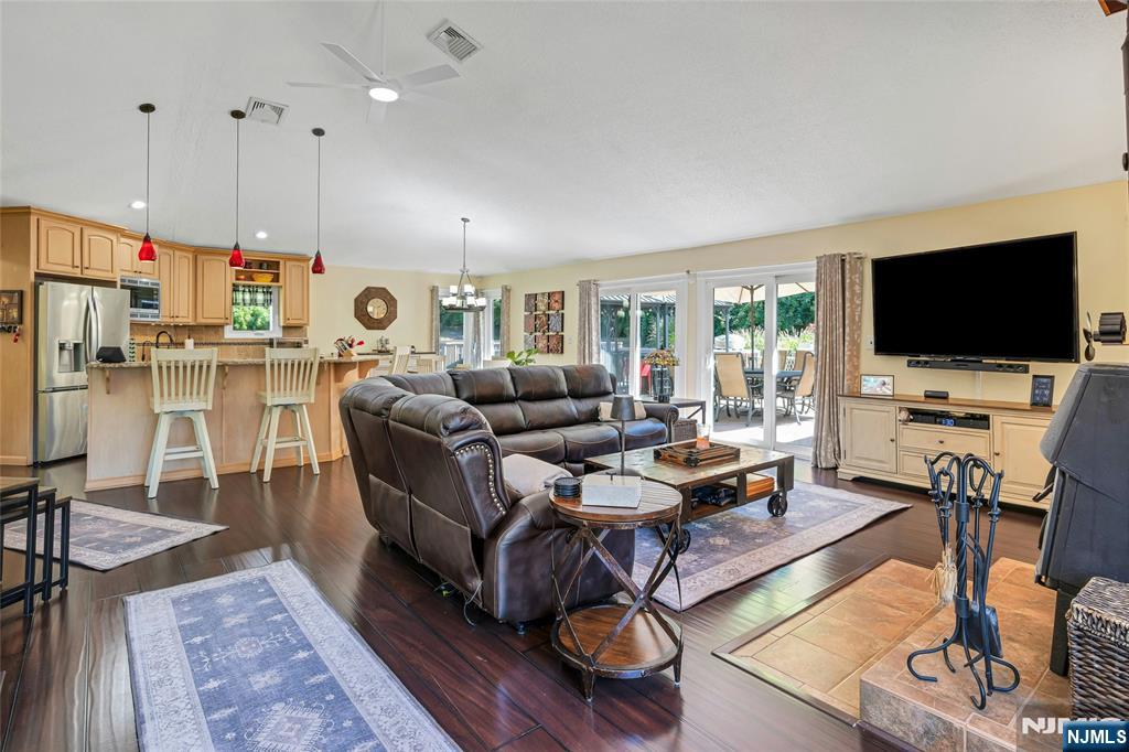 1034 Green Pond Road Property Photo 4