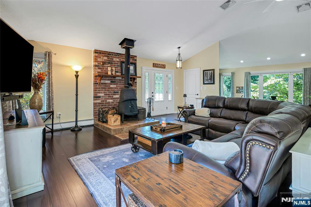 1034 Green Pond Road Property Photo 5