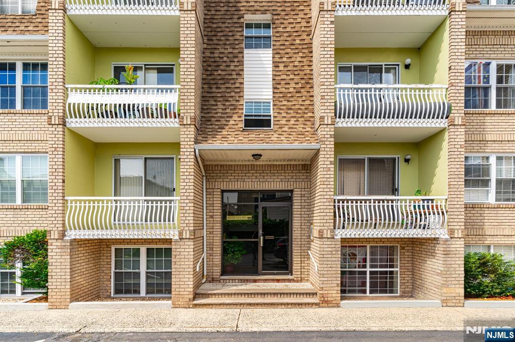 272 Walnut Street 5d Property Photo 1