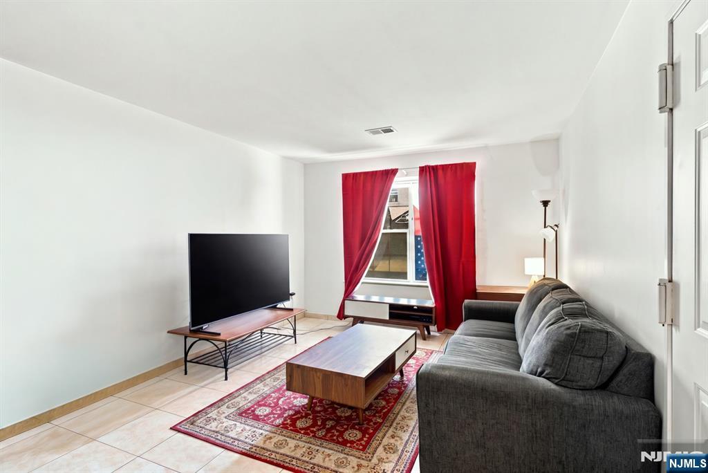272 Walnut Street 5d Property Photo 2