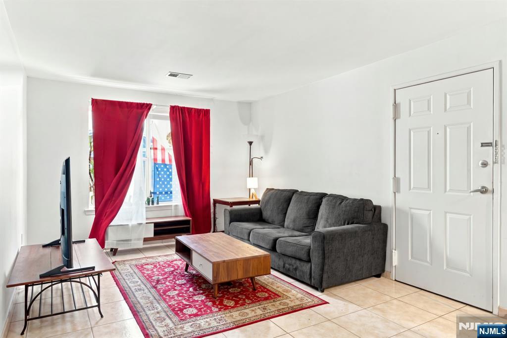 272 Walnut Street 5d Property Photo 3