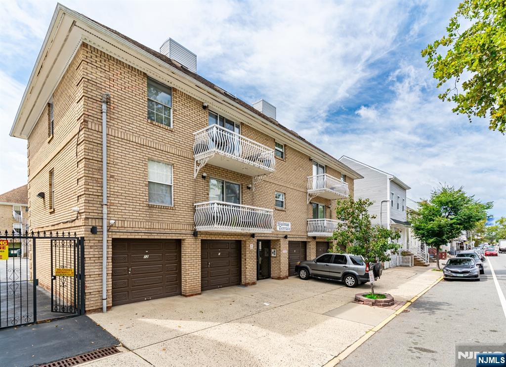 272 Walnut Street 5d Property Photo 14