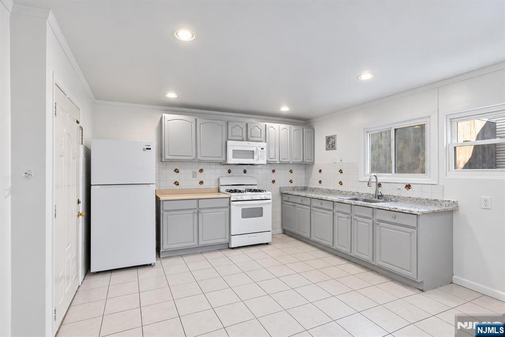 303 43rd Street Property Photo 1