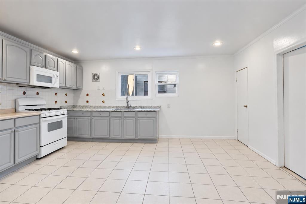 303 43rd Street Property Photo 2