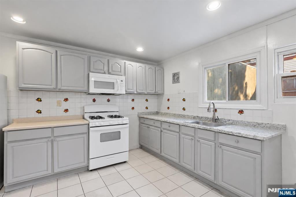 303 43rd Street Property Photo 3