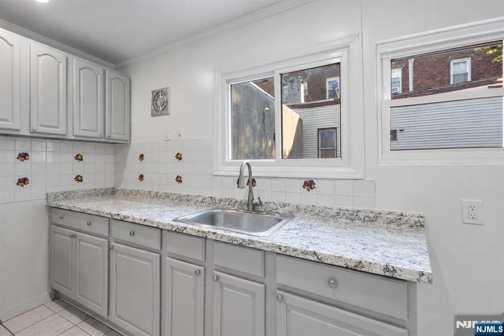 303 43rd Street Property Photo 5