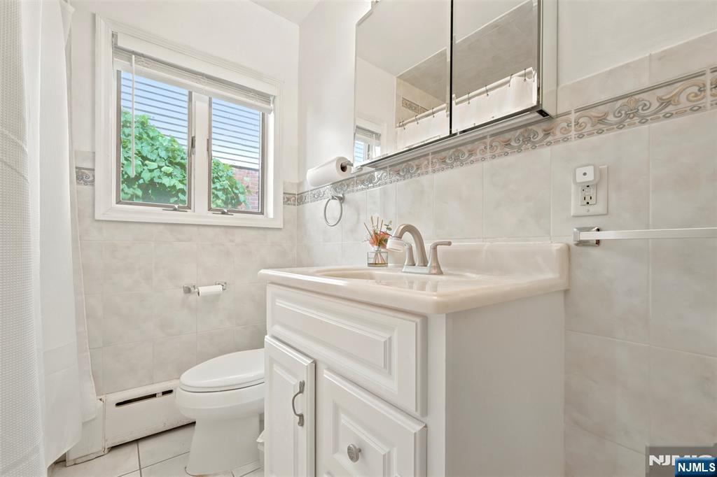 9-06 6th Street Property Photo 13