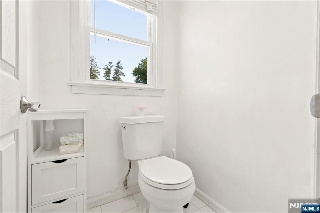 9-06 6th Street Property Photo 15