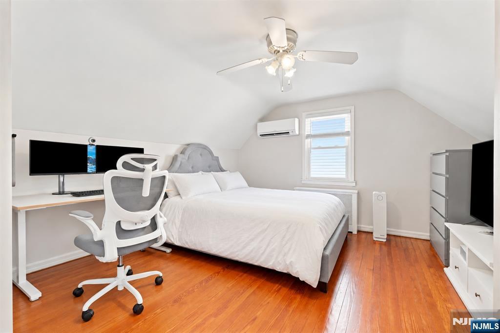 9-06 6th Street Property Photo 17