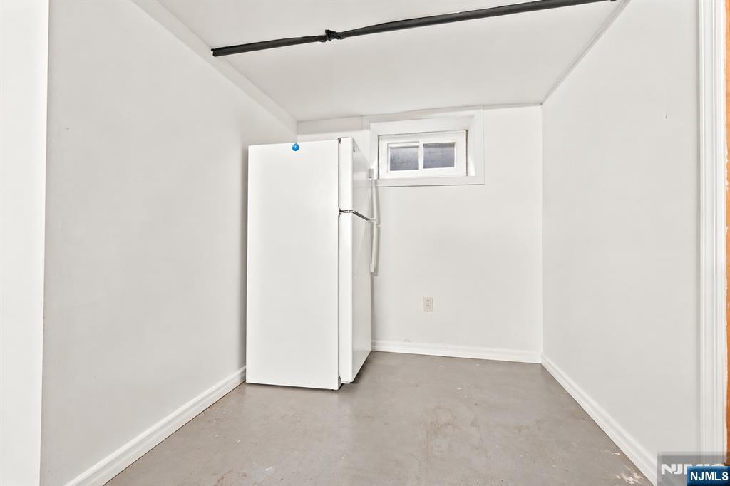 9-06 6th Street Property Photo 24