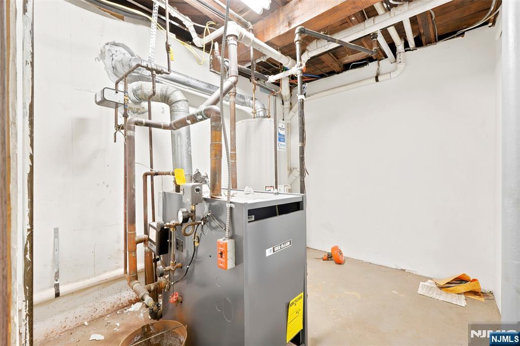 9-06 6th Street Property Photo 25