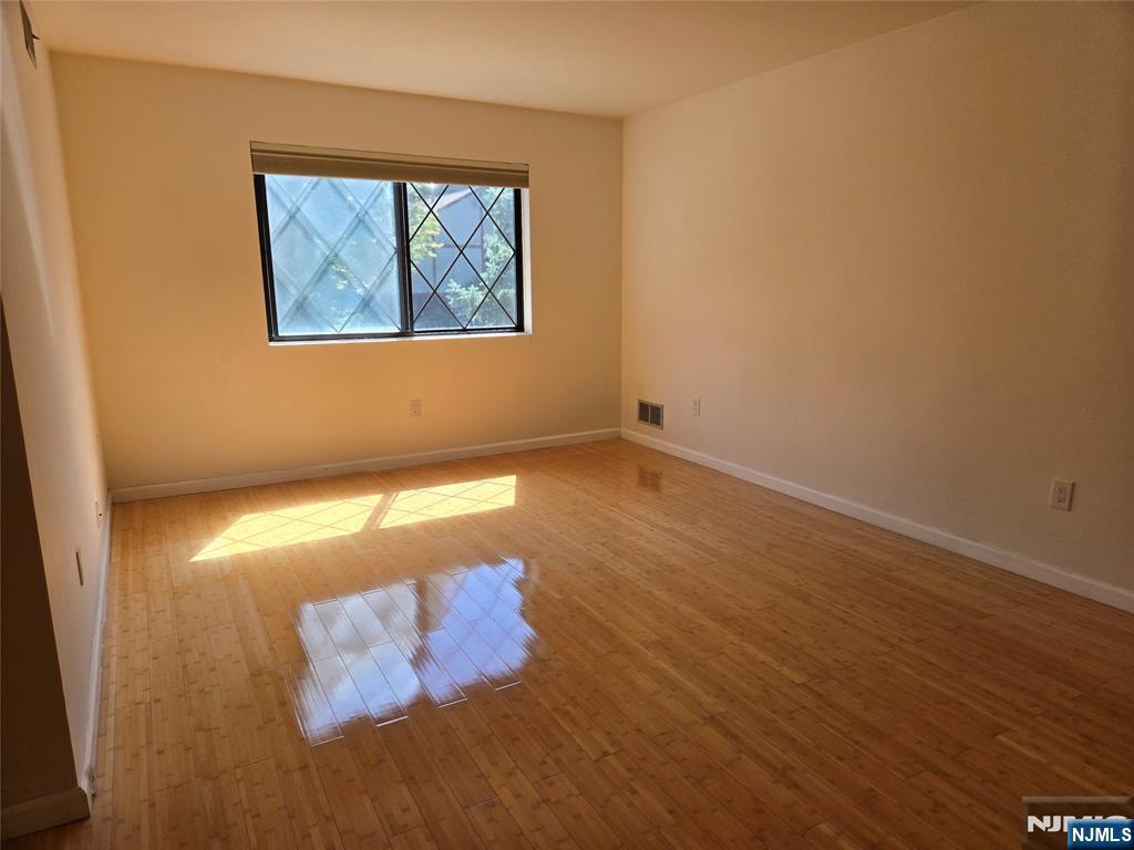 18 Linwood Avenue T008 Property Photo 7