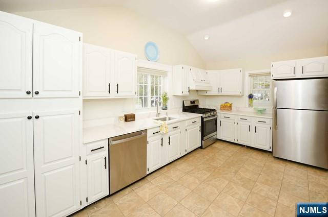 13 Orangeburgh Road Property Photo 8