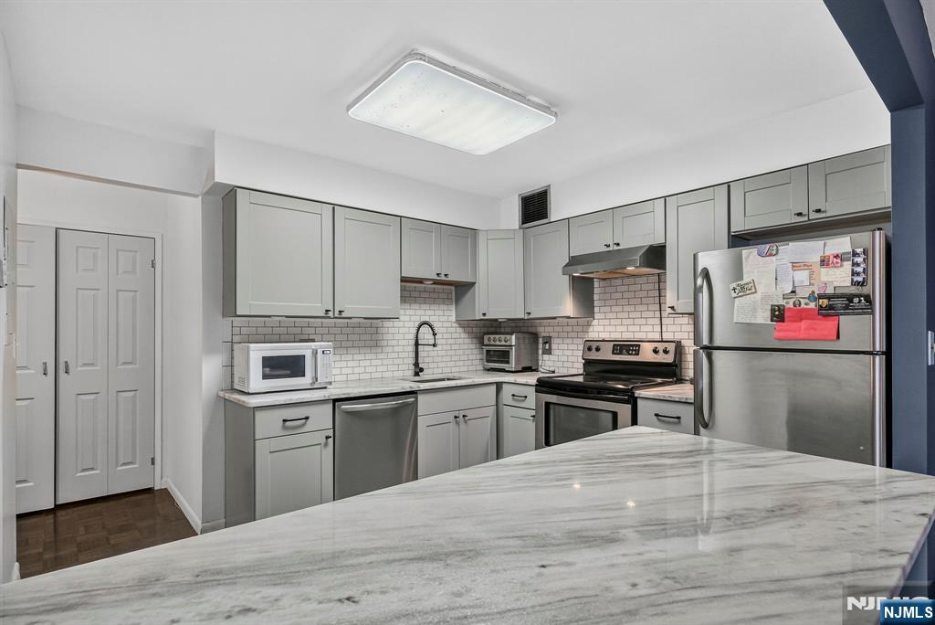 326 Prospect Avenue 9j Property Photo 7