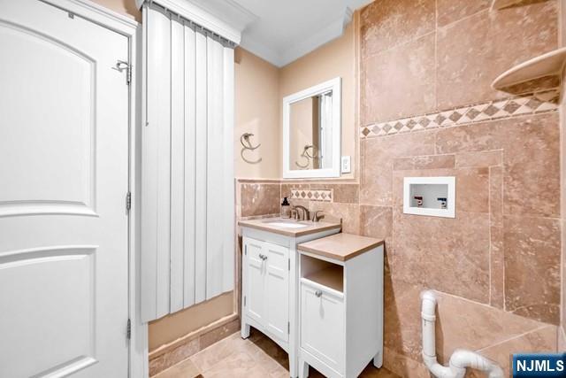 400 E 54th Street A Property Photo 27