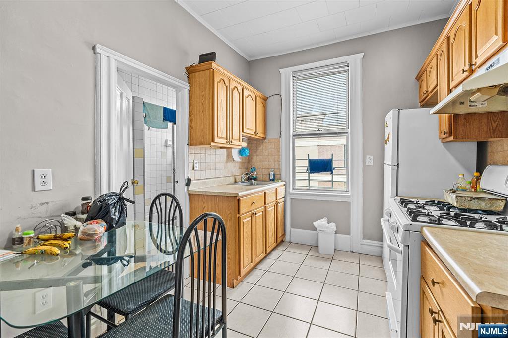 200 Ferry Street Property Photo 8