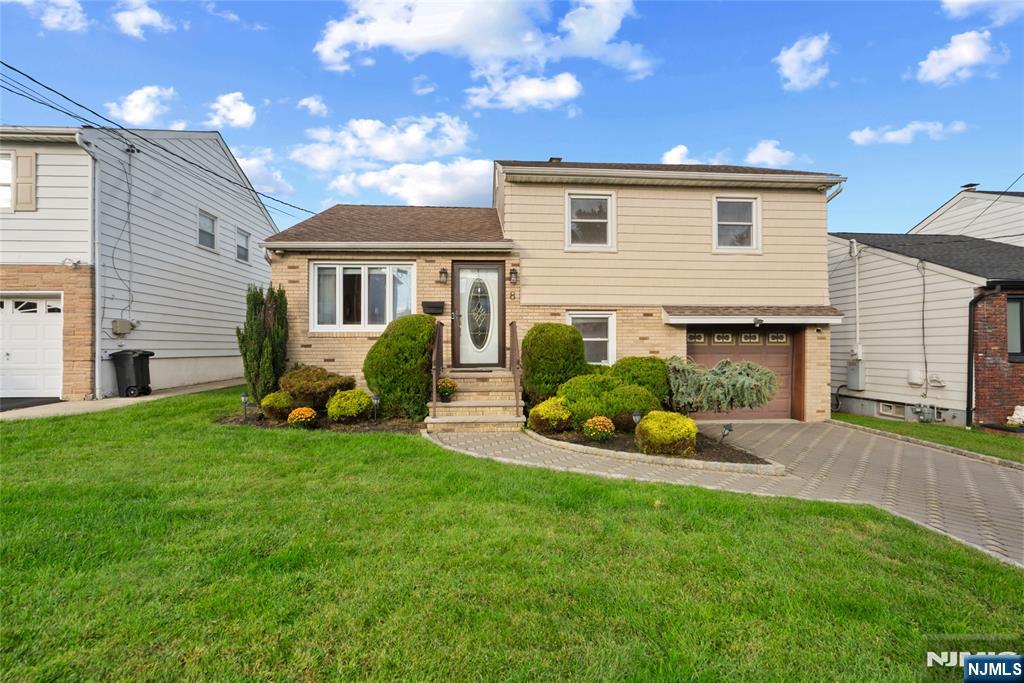 8 Vanderbilt Place Property Photo 6