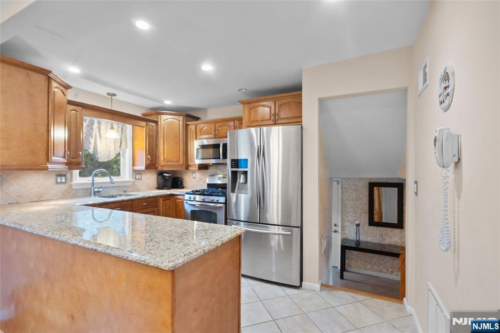 8 Vanderbilt Place Property Photo 7