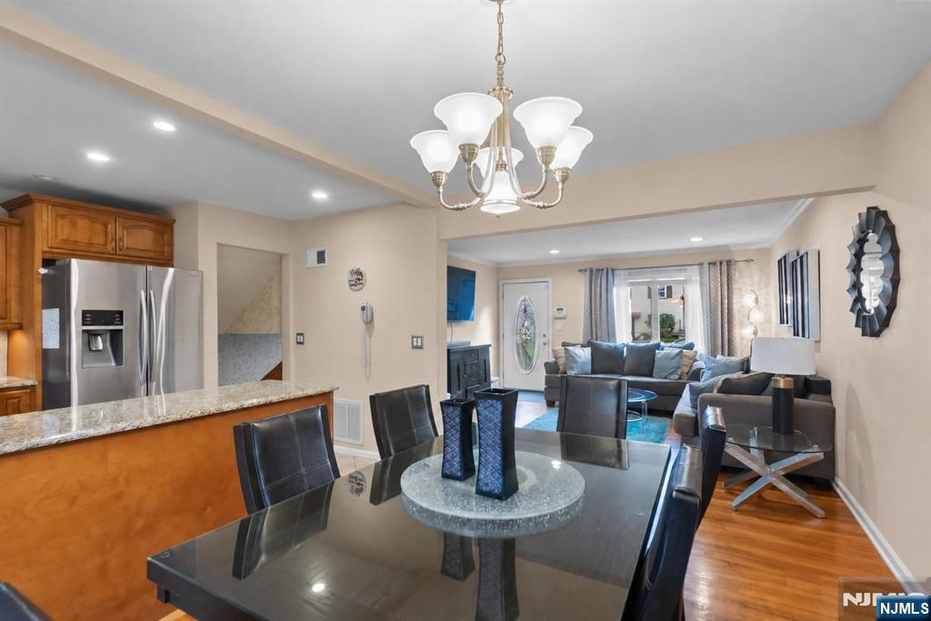 8 Vanderbilt Place Property Photo 9