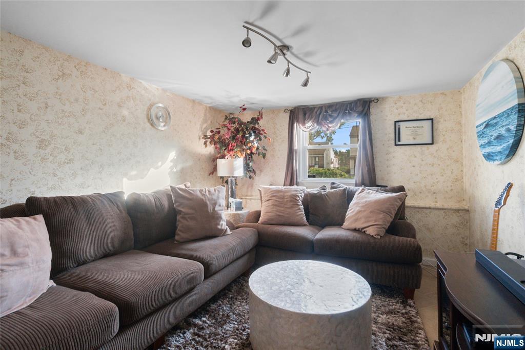 8 Vanderbilt Place Property Photo 15