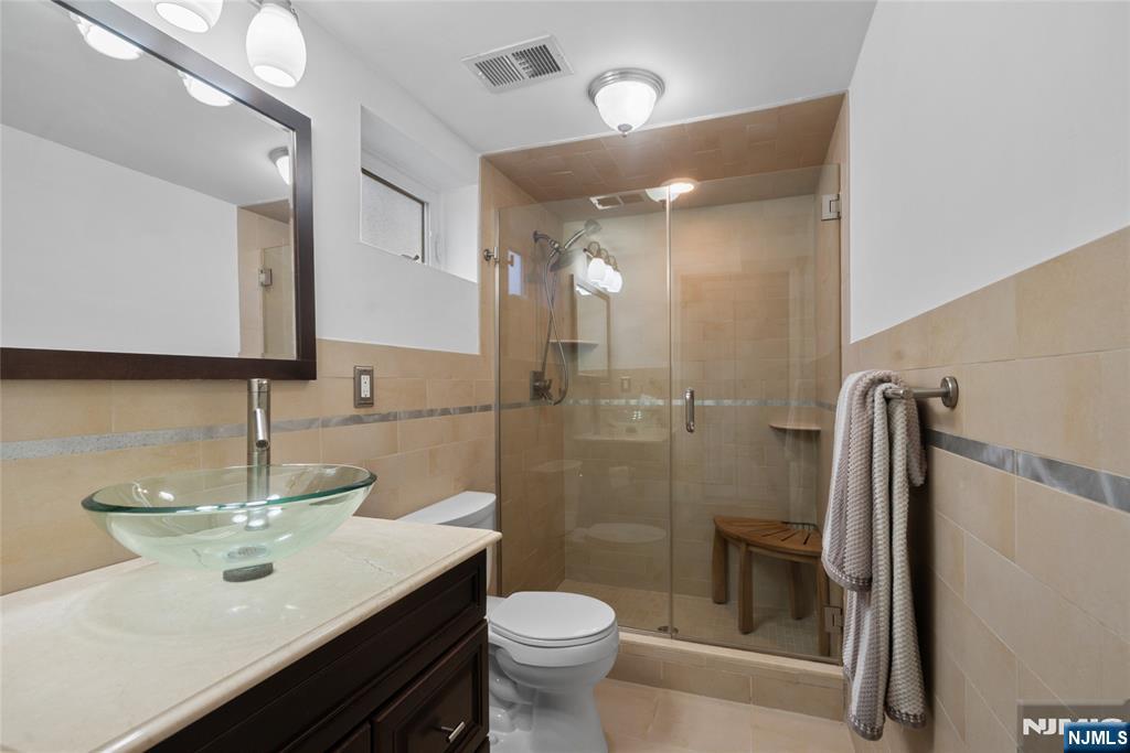 8 Vanderbilt Place Property Photo 17