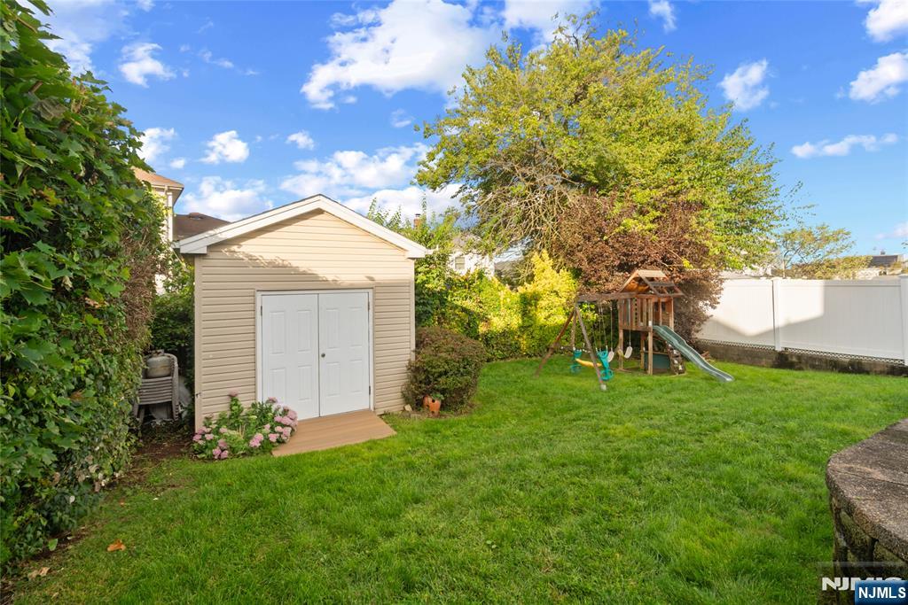8 Vanderbilt Place Property Photo 21