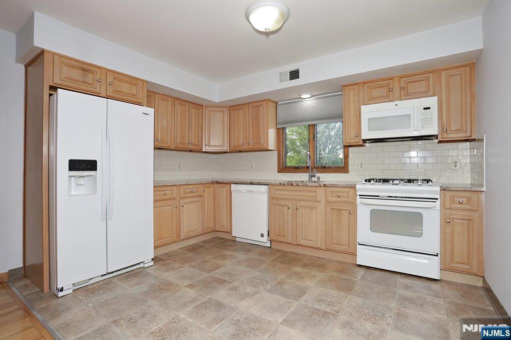 401 3rd A Property Photo 9