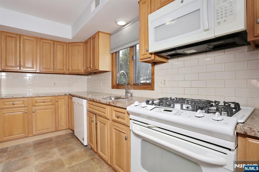 401 3rd A Property Photo 11