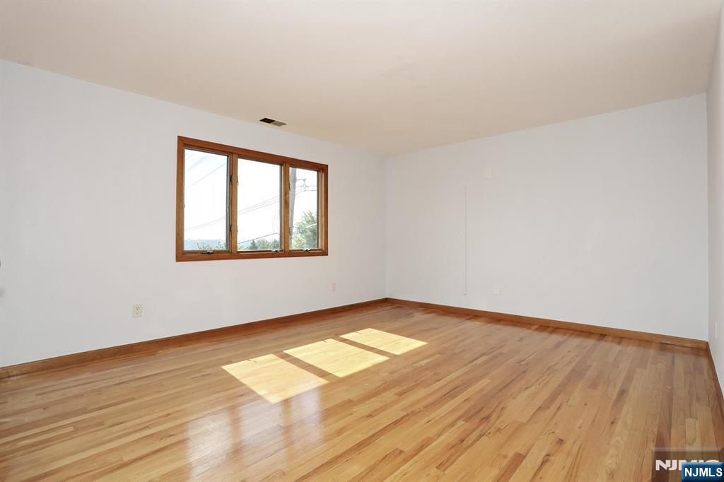 401 3rd A Property Photo 17
