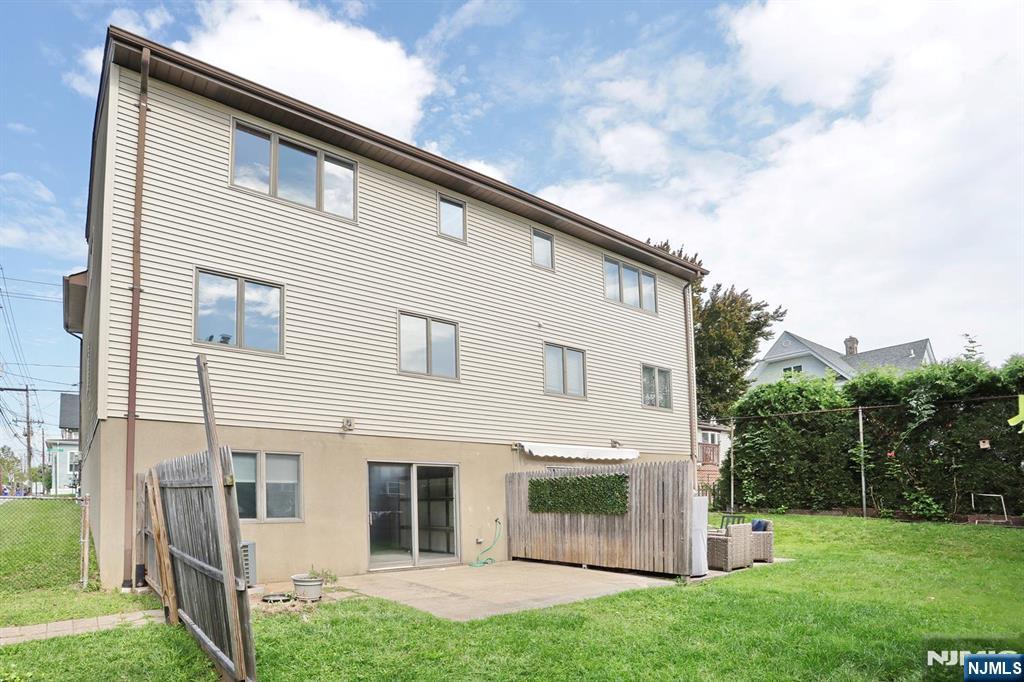 401 3rd A Property Photo 33