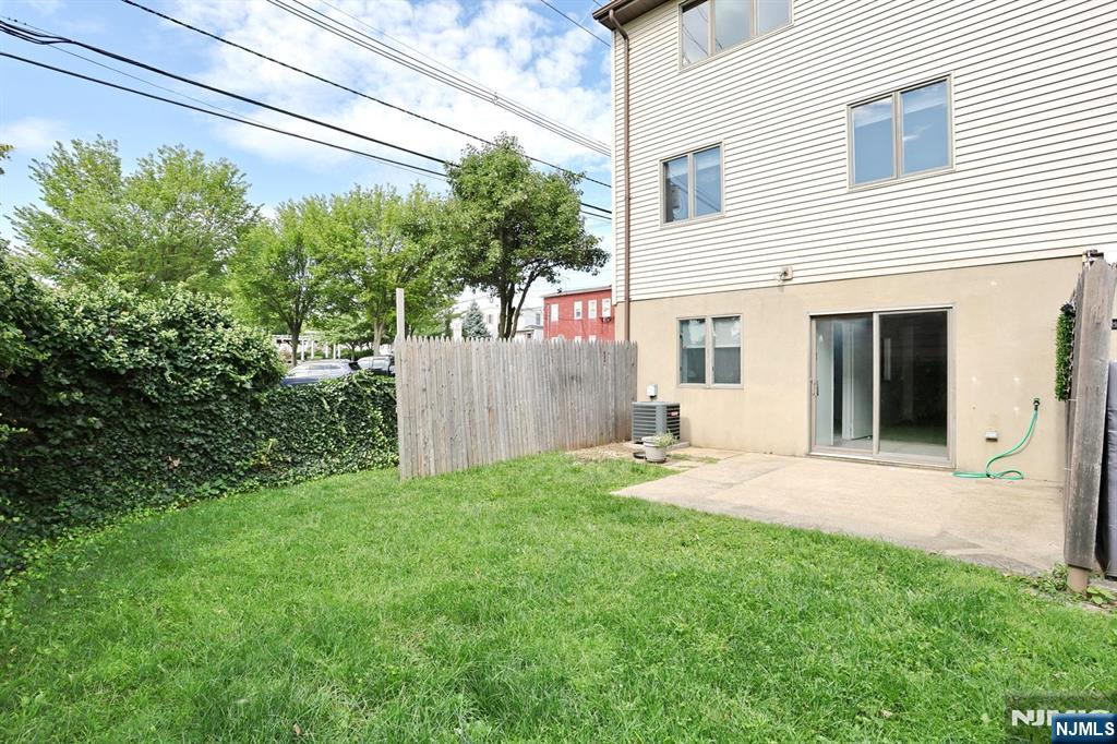 401 3rd A Property Photo 35