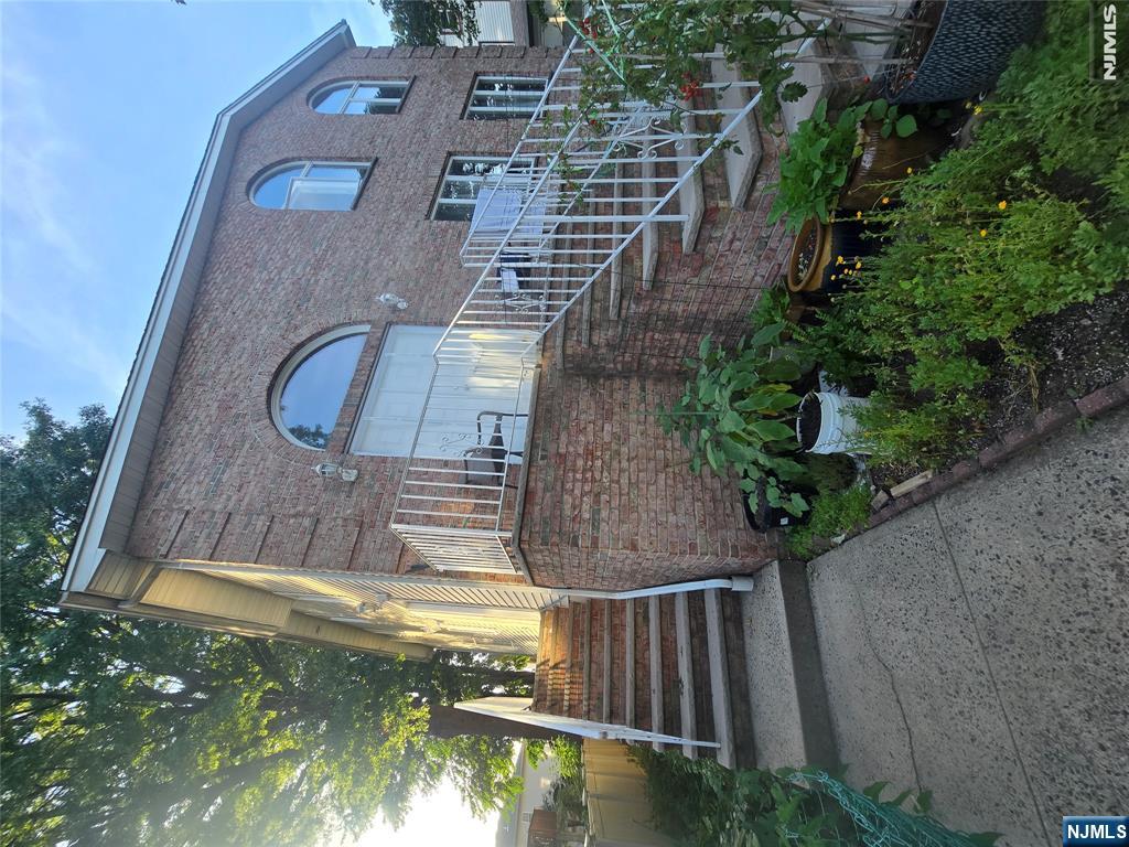 211 Columbus Avenue 2nd/F Property Photo 1