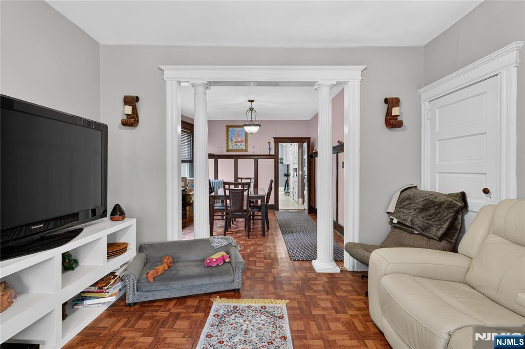 76 Laurel Avenue Property Photo 7