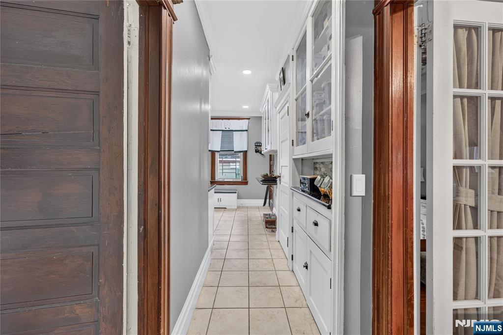 76 Laurel Avenue Property Photo 9