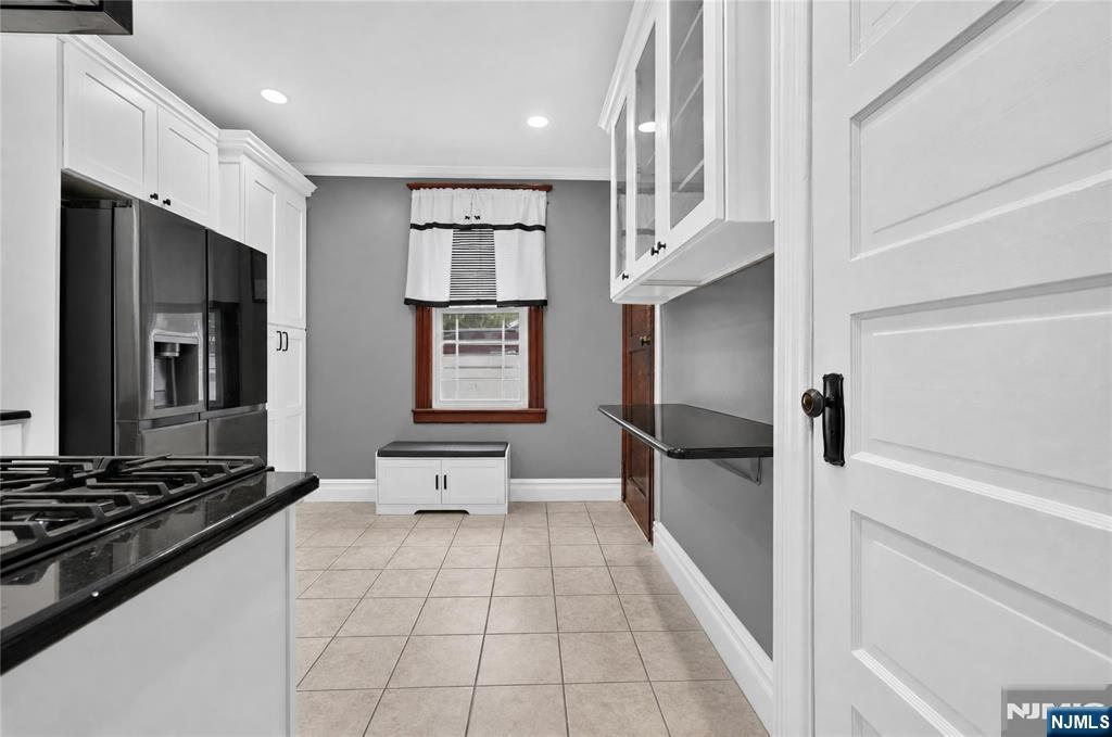 76 Laurel Avenue Property Photo 15