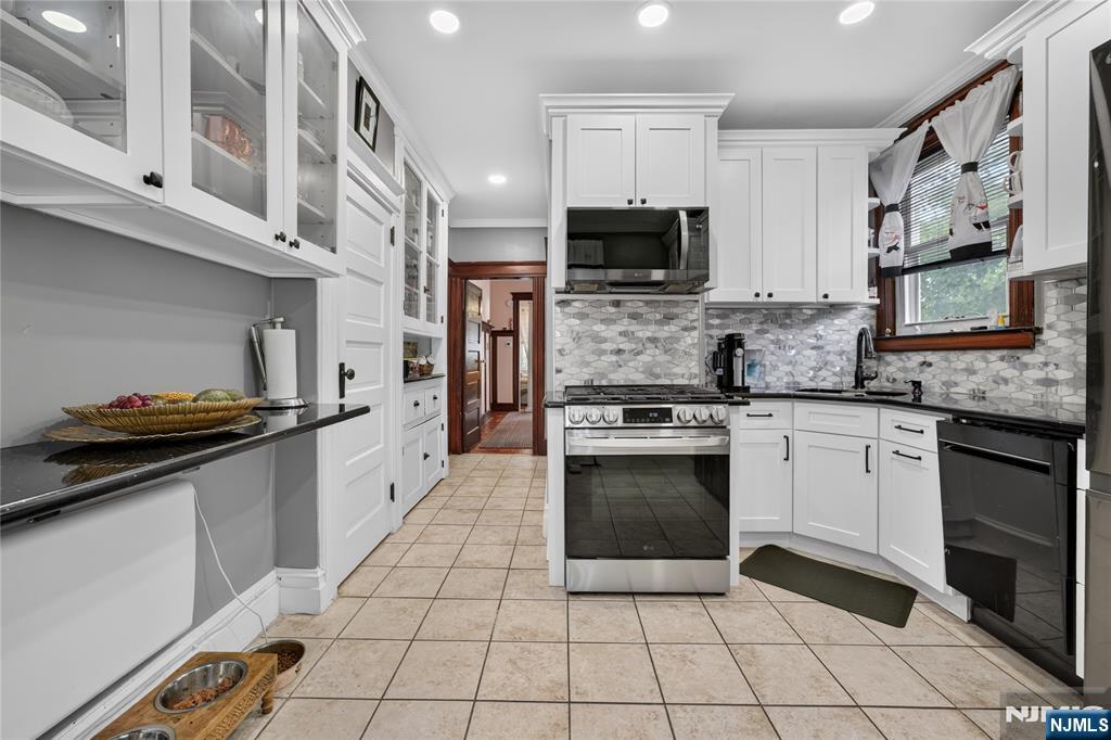 76 Laurel Avenue Property Photo 16