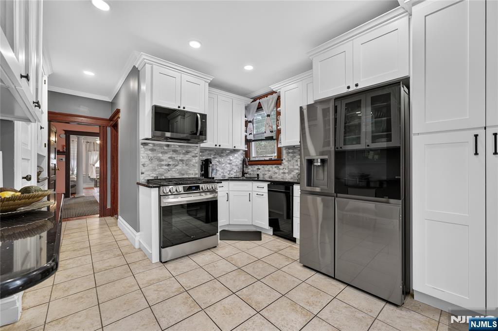 76 Laurel Avenue Property Photo 18