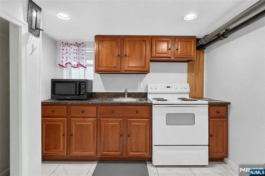 76 Laurel Avenue Property Photo 28