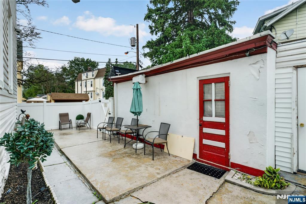76 Laurel Avenue Property Photo 46