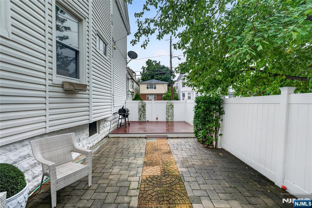 76 Laurel Avenue Property Photo 48