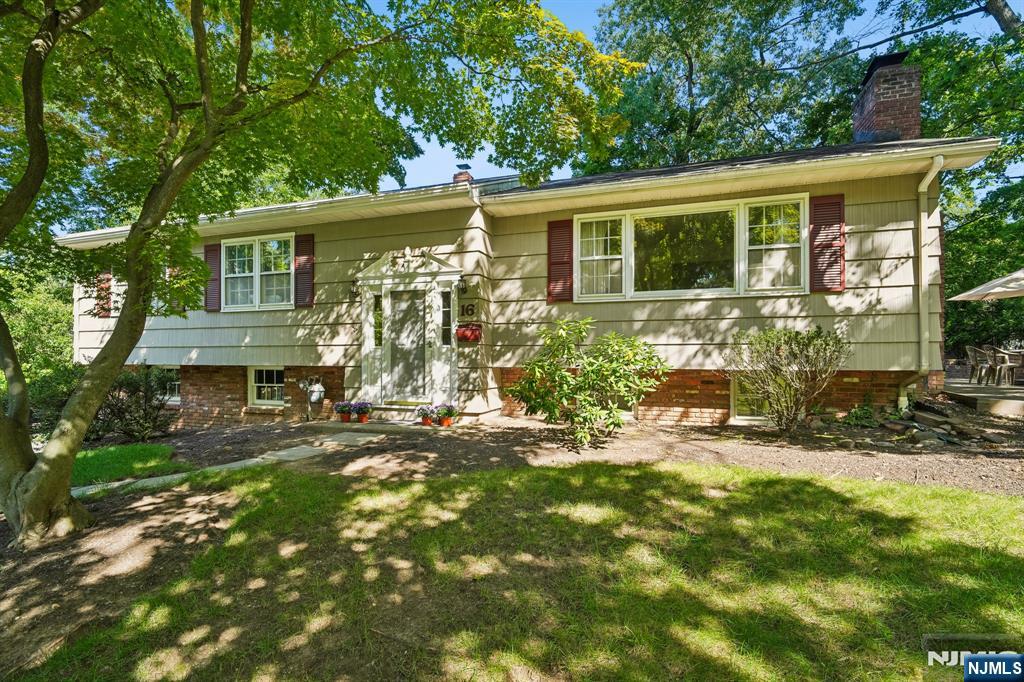 16 Darlene Terrace Property Photo 1