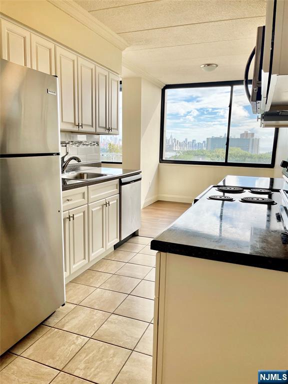 464 Gorge Road 3c Property Photo 3