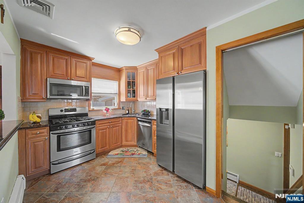 16 6th Street Property Photo 12