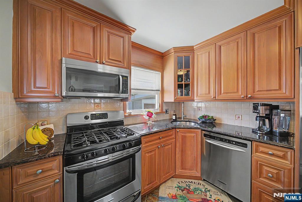 16 6th Street Property Photo 14