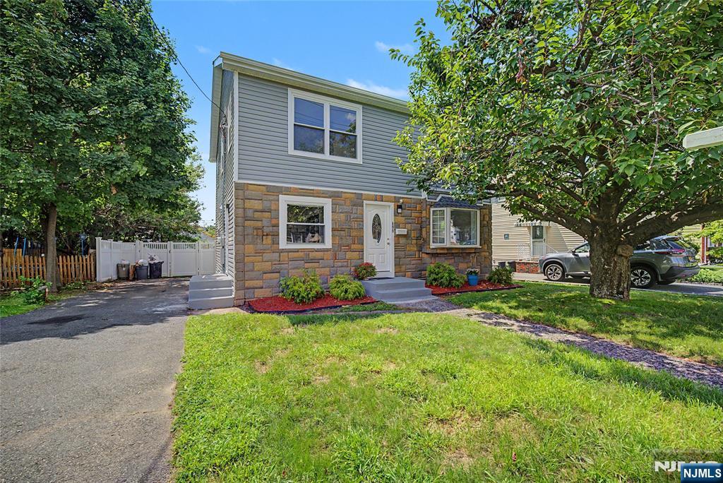 699 Bloomfield Avenue Property Photo 1