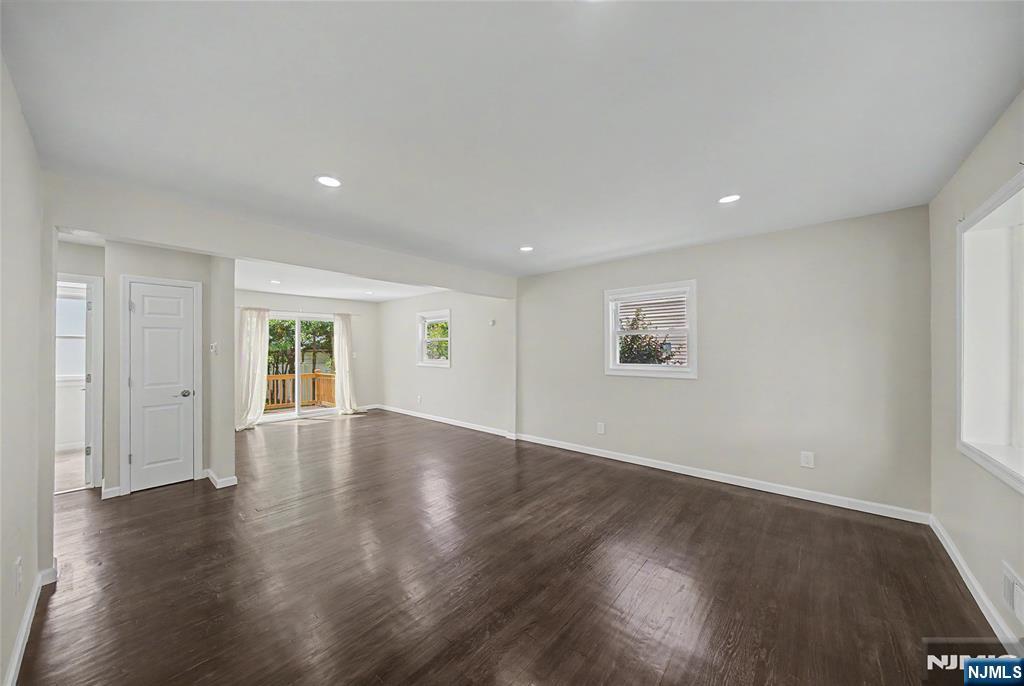 699 Bloomfield Avenue Property Photo 3